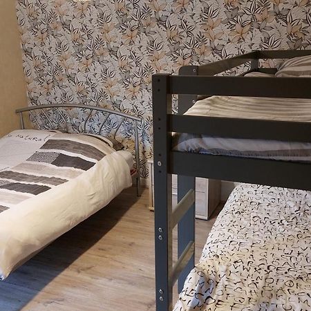 Aux Trois Petits Cochons Apartment โอตง ภายนอก รูปภาพ